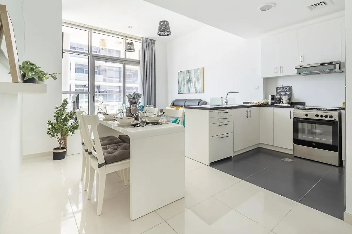 Frank Porter - Golf Promenade 3A Dubai Apartment
